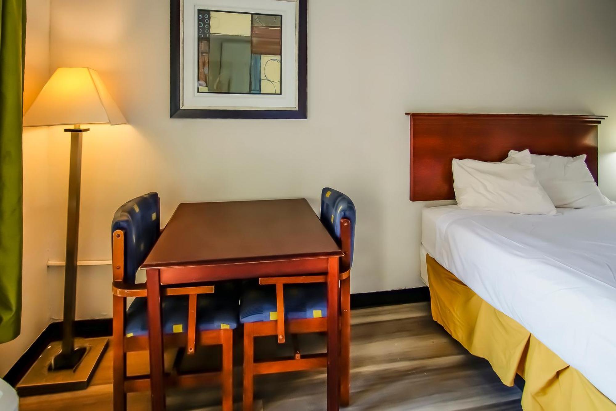 Cypress Inn & Suites Washington By Oyo Chocowinity Exterior photo